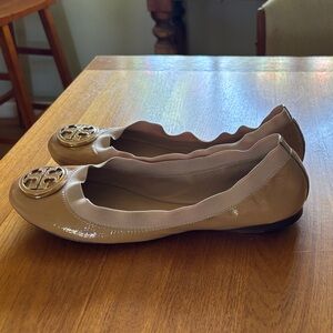 Tory Burch Glossy Beige Flats with Emblem